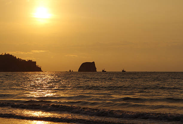 Zachód słońca nad ocean Spokojny. Seascape z łodzi – zdjęcie