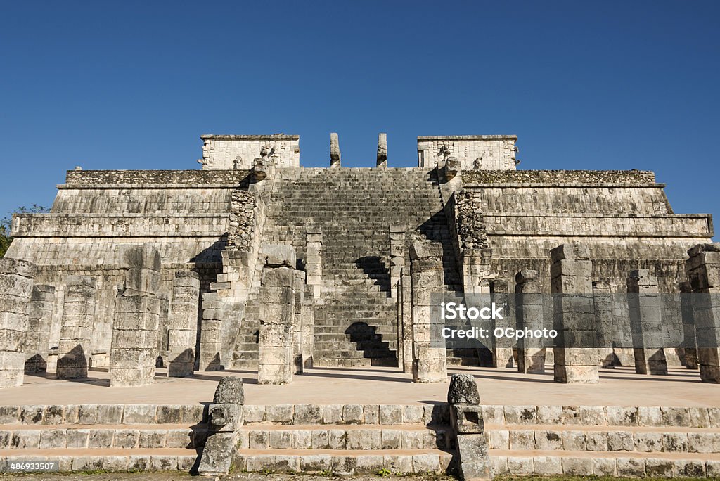 寺院のウォリアーズ、チチェンイツァ、メキシコ-XXXL - カラー画像のロイヤリティフリーストックフォト