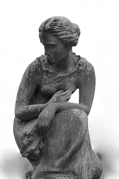 istock Statue Of Women On Tomb 486942144