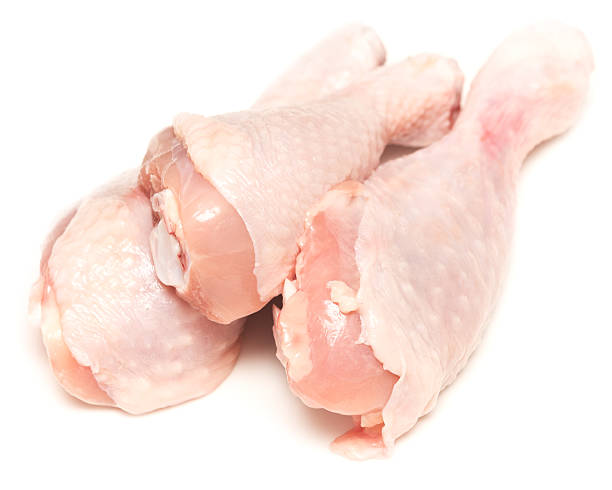 курица ноги - animal bone chop close up color image стоковые фото и изображения