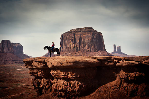 navajo カウボーイアメリカ南西部の自然の風景 - america west ストックフォトと画像