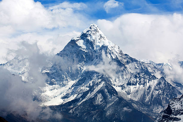 montanha ama dablam monte, nepal - passion mountain range mountain national park imagens e fotografias de stock