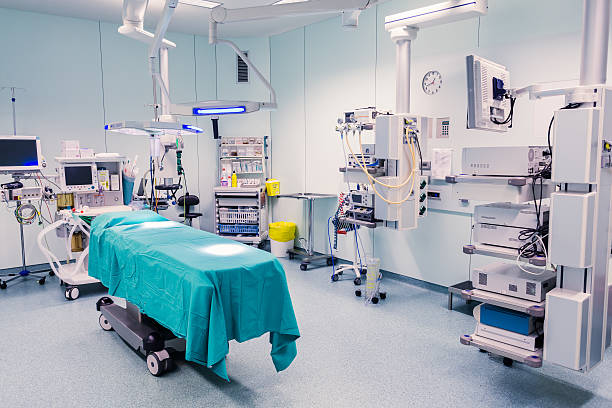 Operating room in the picture we see an empty operating room with all its instruments and ready to operate operating room photos stock pictures, royalty-free photos & images