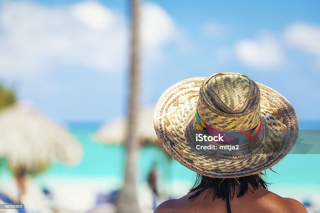 Mulher com um chapéu na praia - Royalty-free 30-39 Anos Foto de stock