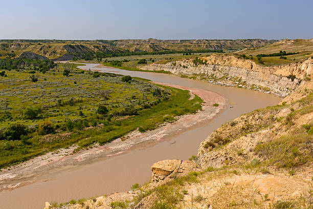 istock Muddy River in the Badlands 487017163