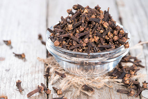 istock Cloves in a small bowl 487017357