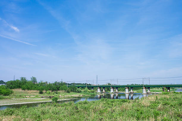 青い空、多摩川川床 - riverbed ストックフォトと画像