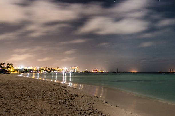 istock Nighttime shot of skyline 487031052