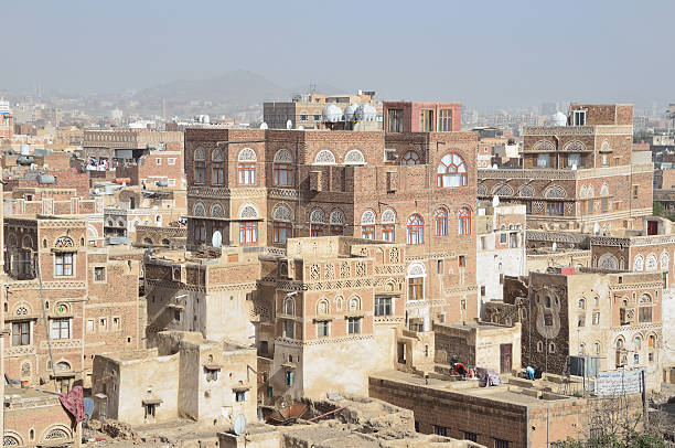 iêmen cena: ninguém, casas antigas no centro histórico de sana'a. - destrination - fotografias e filmes do acervo