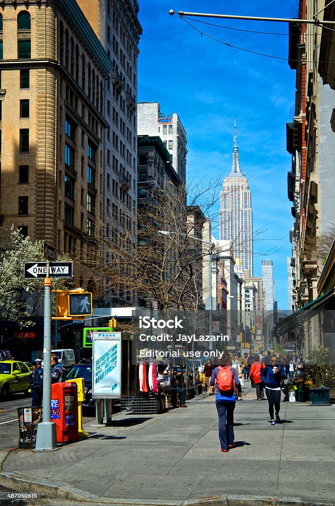 Empire State Building, da Quinta Avenida, e a paisagem urbana de Manhattan, Nova York - Foto de stock de 1930-1939 royalty-free