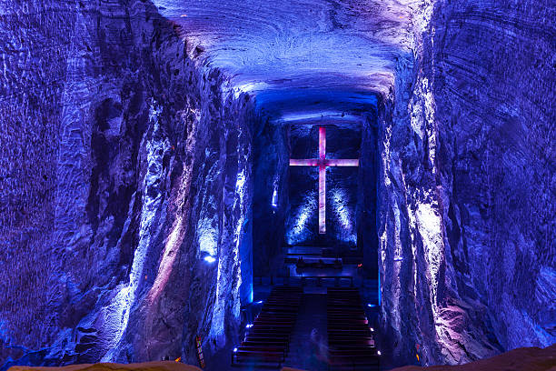 コロンビア、南米活用 sal 、zipaquirá大聖堂 - christianity church indoors illuminated ストックフォトと画像