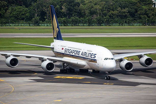 シンガポール航空のエアバス a 380 - boeing boeing 747 airplane cargo container ストックフォトと画像