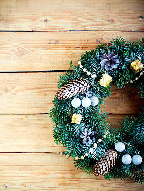 istock Christmas green wreath 487057494