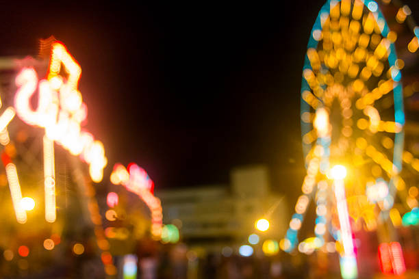 デフォーカスおよび線画像の遊園地でのご宿泊 - ferris wheel wheel blurred motion amusement park ストックフォトと画像
