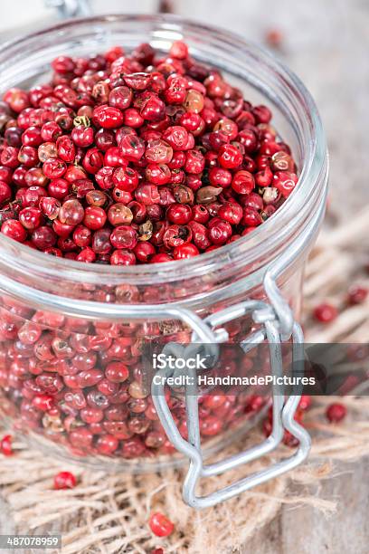 Foto de Grãos De Pimenta Rosa e mais fotos de stock de Alimentação Saudável - Alimentação Saudável, Amontoamento, Calor