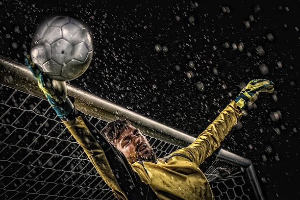 goalkeeper 다이빙 목표를 저장하려면 - soccer glove 뉴스 사진 이미지