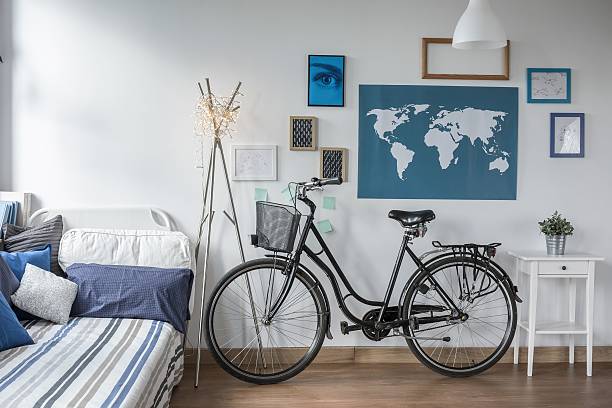 istock Retro bicycle in teen bedroom 487081604