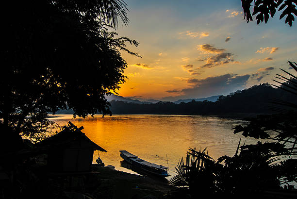 istock Sunset Over the Mekong at Luang Prabang 487085294