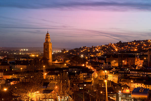 die kirche st. anne und shandon, cork - republic of ireland corcaigh night photography stock-fotos und bilder