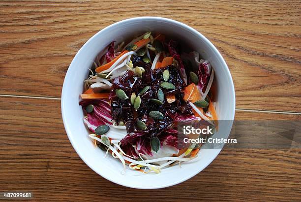 Ciotola Di Insalata Di Primavera - Fotografie stock e altre immagini di Alga marina - Alga marina, Alimentazione sana, Antipasto