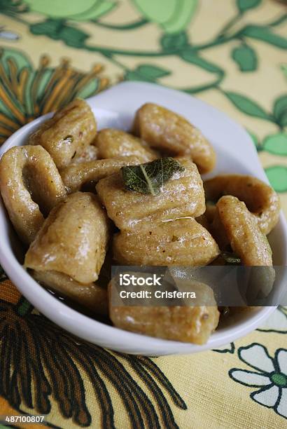 Gnocchi Fatti In Casa - Fotografie stock e altre immagini di Cibo - Cibo, Cibo cotto, Composizione verticale