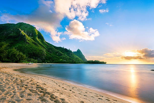 bali hai - hawaii islands beach landscape usa - fotografias e filmes do acervo