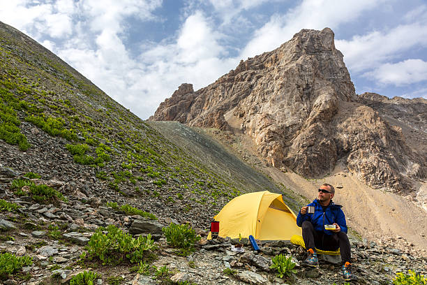 istock Traveling man eating meal 487104154