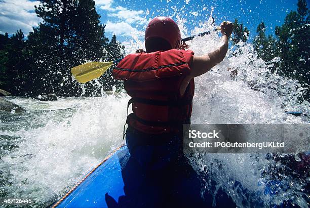 Remo A Rapids Piragüista Foto de stock y más banco de imágenes de Rápido - Río - Rápido - Río, Kayak - Barco de remos, Piragüismo