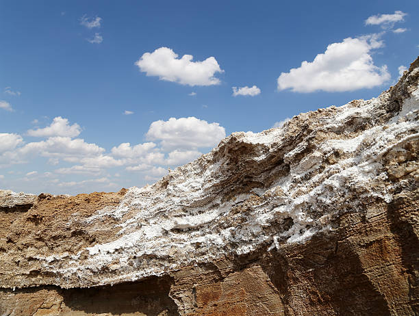 sal do mar morto na jordânia - travel jordan israel sand imagens e fotografias de stock