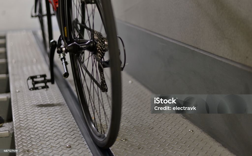 Парковка на велосипеде - Стоковые фото Bicycle Parking Station роялти-фри