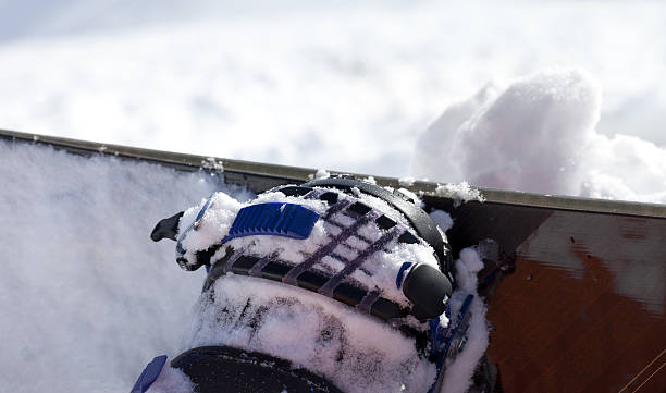 istock Snowboard and boot in binding on off-piste slope 487143884
