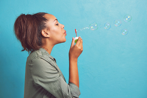 Cropped shot of a young woman blowing bubbles against a blue backgroundhttp://195.154.178.81/DATA/i_collage/pi/shoots/805529.jpg