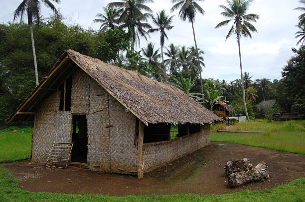 villaggio chiesa in papua nuova guinea - beleive foto e immagini stock