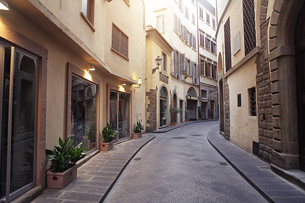 istock Florence old shopping alley 487152274