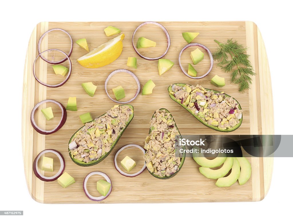 Abacate Salada de atum fresco na tábua de corte. - Royalty-free Abacate Foto de stock