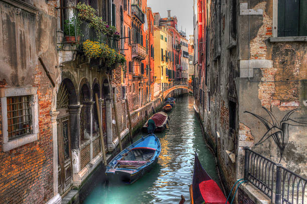 canal de venecia - venice italy fotografías e imágenes de stock