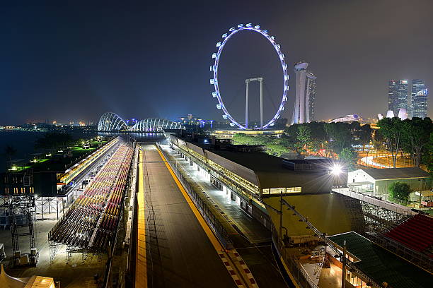 pista de corrida de fórmula 1, cingapura - singapore skyline - fotografias e filmes do acervo