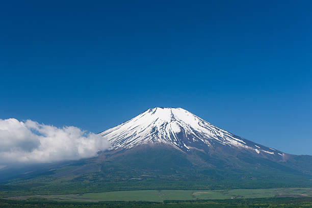 istock Mount Fuji as seen from Lake Yamanaka 487176257