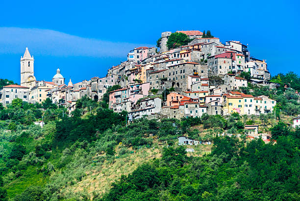 istock Tuscany  Hilltop Village 487182004