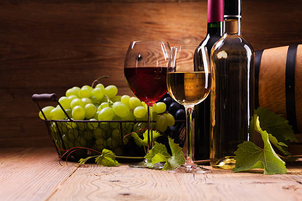 istock Glasses of red and white wine, served with grapes 487182320