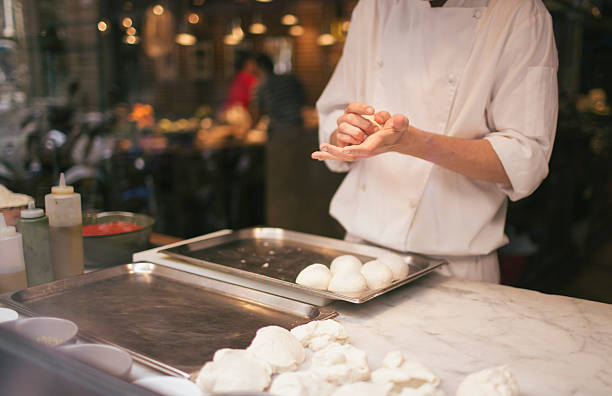 istock Moulding dough balls for pizza 487182708