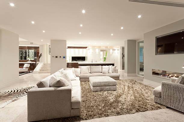 istock Spacious living room with a big carpet 487188104