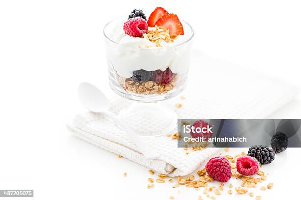 Parfait De Foto de stock y más banco de imágenes de Alimento - Alimento, Desayuno, Fotografía - Imágenes