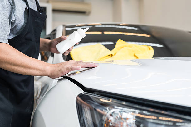 istock Car polishing series : Worker waxing white car 487205290