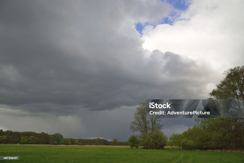 雨の雲 - ドラマチックな空模様のロイヤリティフリーストックフォト