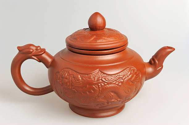china clay teapot sobre fondo gris - tea chinese tea japan green tea fotografías e imágenes de stock