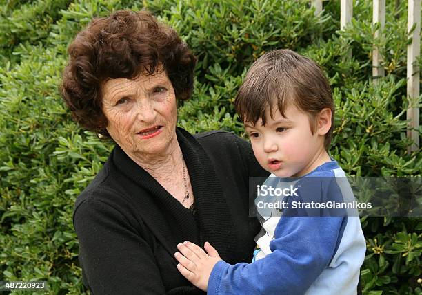 Photo libre de droit de Différence Dâge banque d'images et plus d'images libres de droit de 2-3 ans - 2-3 ans, Adulte, Arrière grand-mère