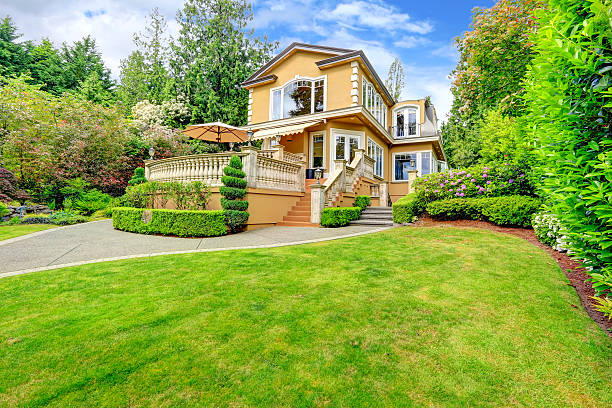 istock Luxury house exterior 487222711