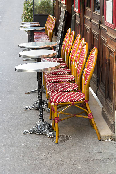 istock Streets of Paris 487227035
