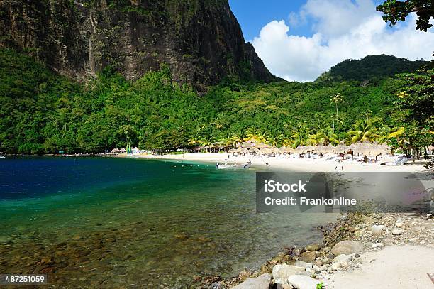 Foto de Pitons De St Lucia Bay e mais fotos de stock de Santa Lúcia - Santa Lúcia, Praia, Areia